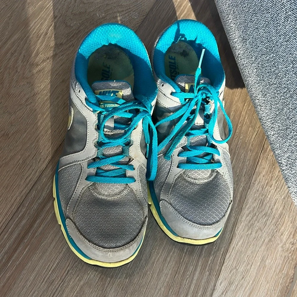 Women’s Nike‎ Size 10 Dual Fusion Run Sneakers